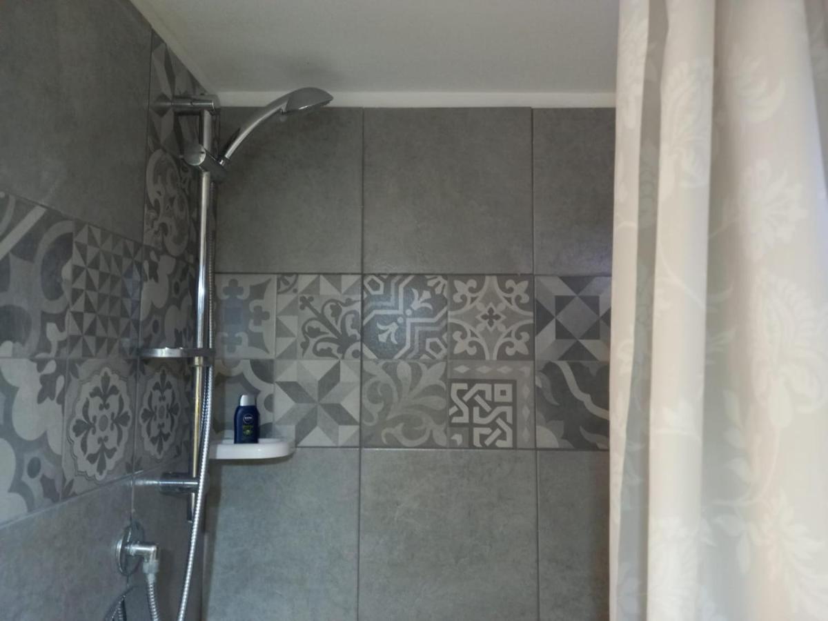 Room In Historical City Centre With Private Bathroom Catania Kültér fotó