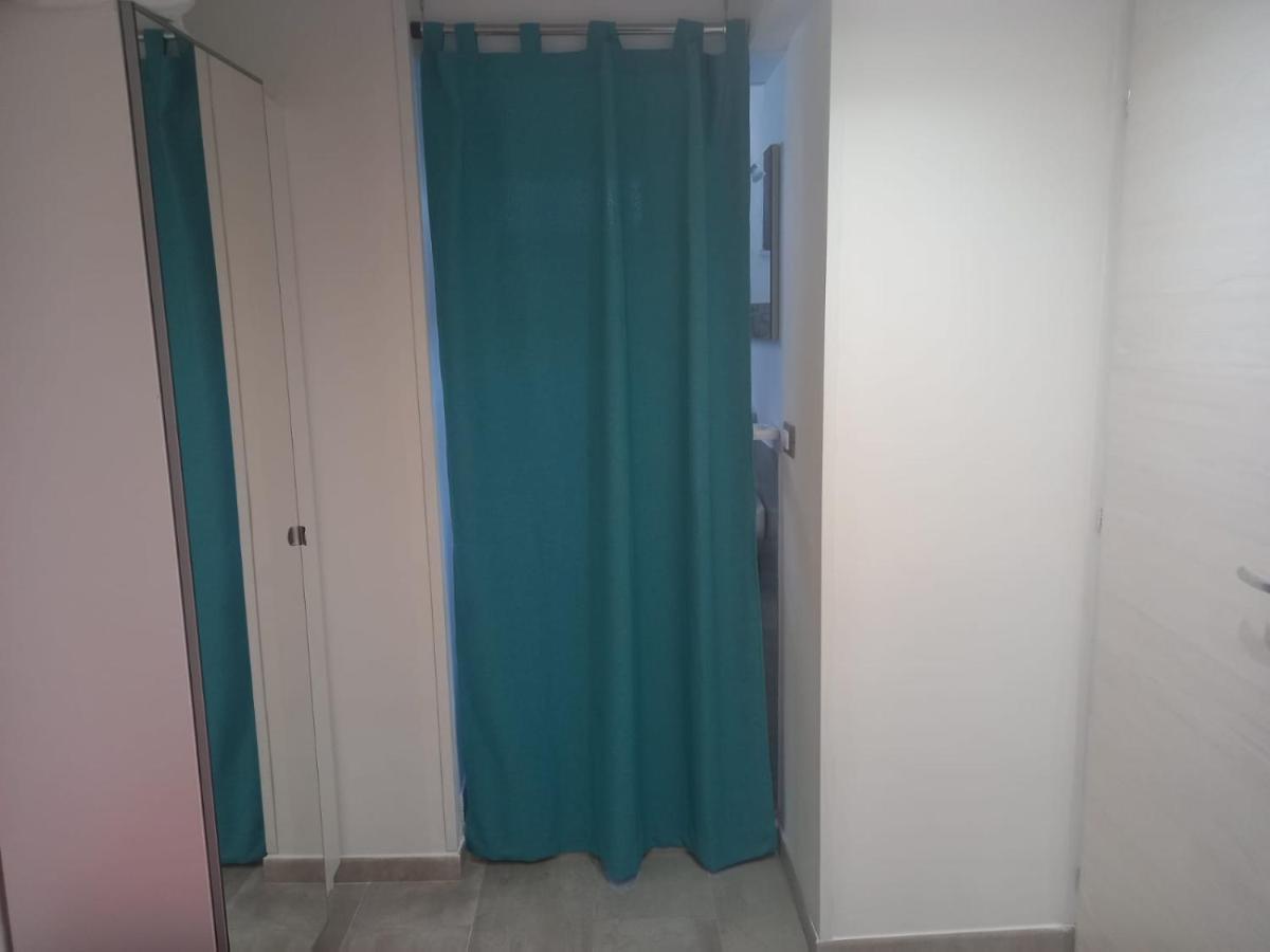 Room In Historical City Centre With Private Bathroom Catania Kültér fotó