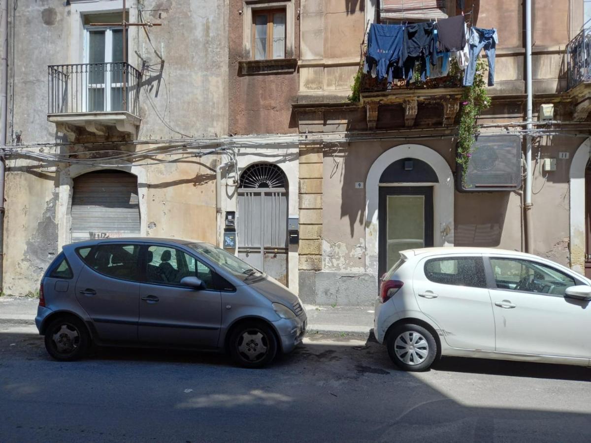 Room In Historical City Centre With Private Bathroom Catania Kültér fotó