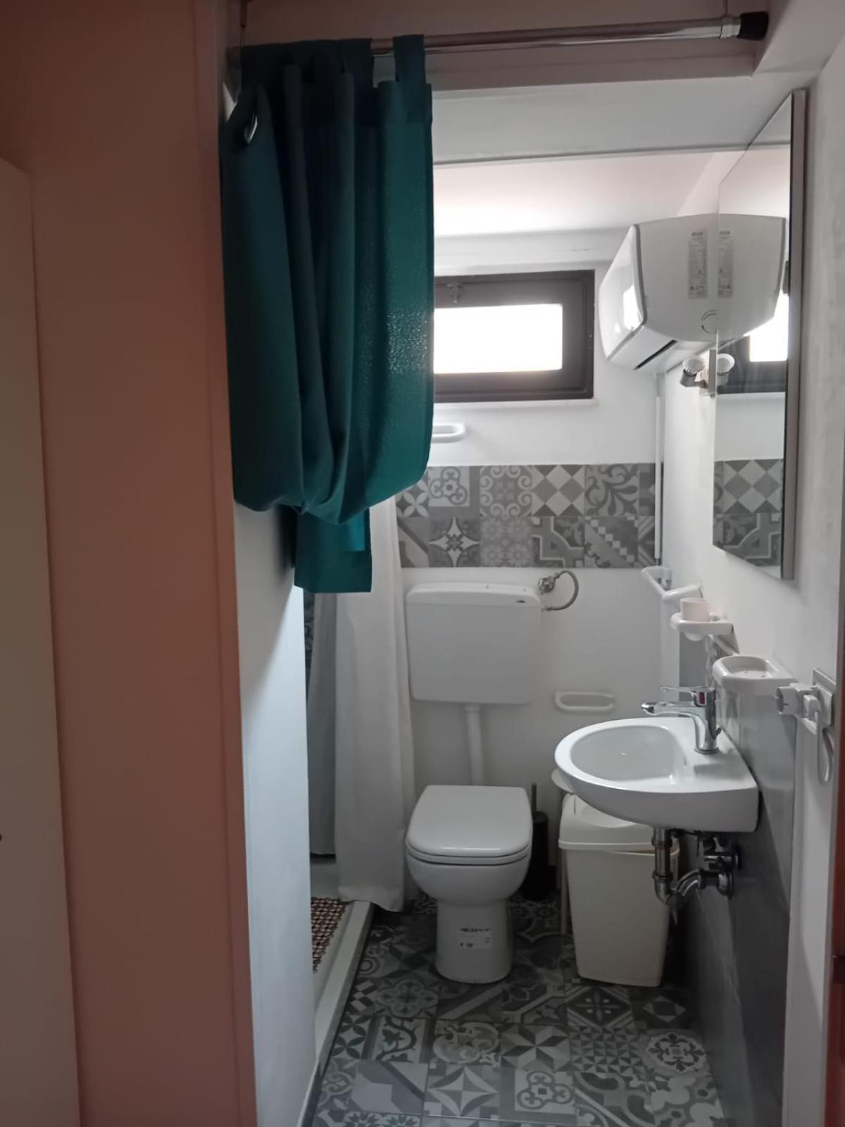 Room In Historical City Centre With Private Bathroom Catania Kültér fotó